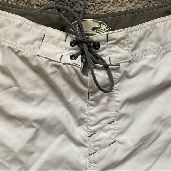 Oakley Board Shorts Mens 38 White & Black - Picture 5 of 7